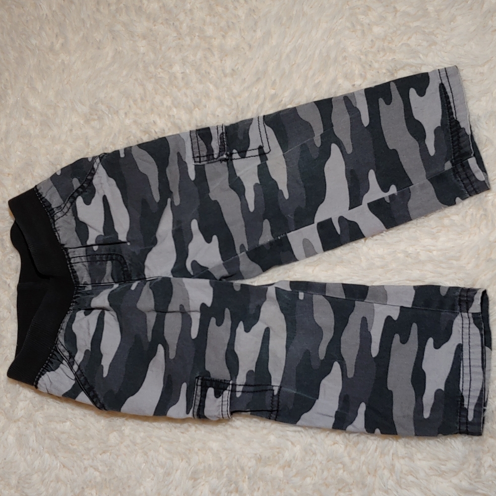 Jumping Beans camo cargo pants size 2T